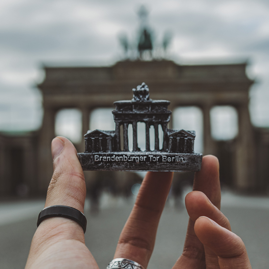 Brandeburg Berlin miniature statue with real Brandenburg gate in back
