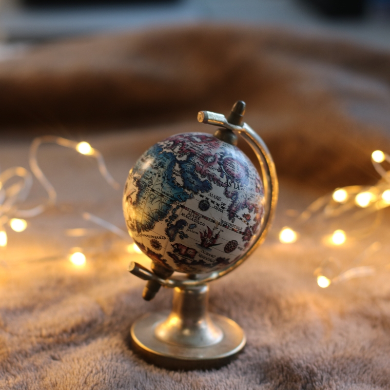 Globe symbolizing the variety of dialects existing for French languages